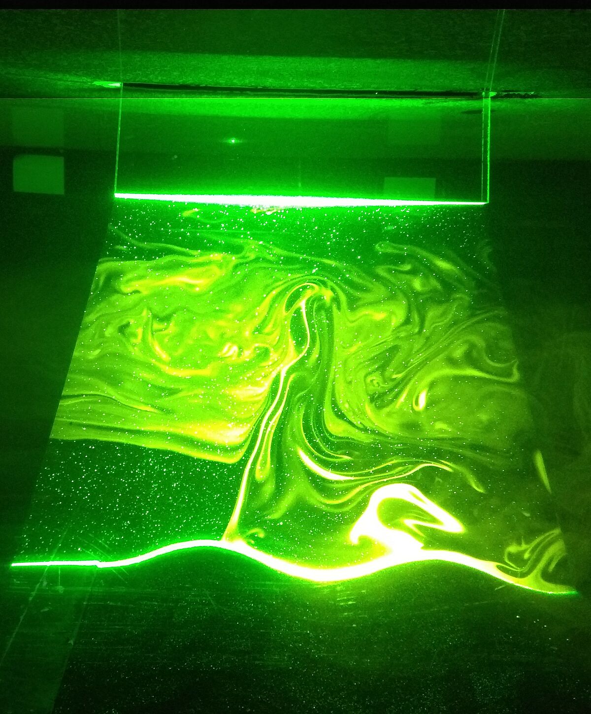 Measurement of flow and tracer distribution using PIV (particles) and PLIF (fluorescent dye)
